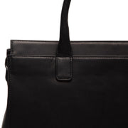
Solid Antique Brass Hardware & Heavy-Duty Dual Zipper Detail on Rivera Кожаная сумка для ноутбука