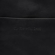 
Крупный план деталей of Classic Collar & Heavy-Duty Zipper Hardware on Alesund Цельнозерновая кожа Phone Bag