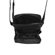 
Крупный план деталей of Classic Collar & Heavy-Duty Zipper Hardware on Hamilton Цельнозерновая кожа Phone Bag