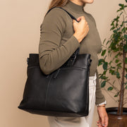 
Classic 100% Full-Grain leather Bag - Вид сзади с усиленными кожаными ремнями и прострочкой