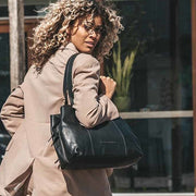 
Classic 100% Full-Grain leather Bag - Вид сзади с усиленными кожаными ремнями и прострочкой