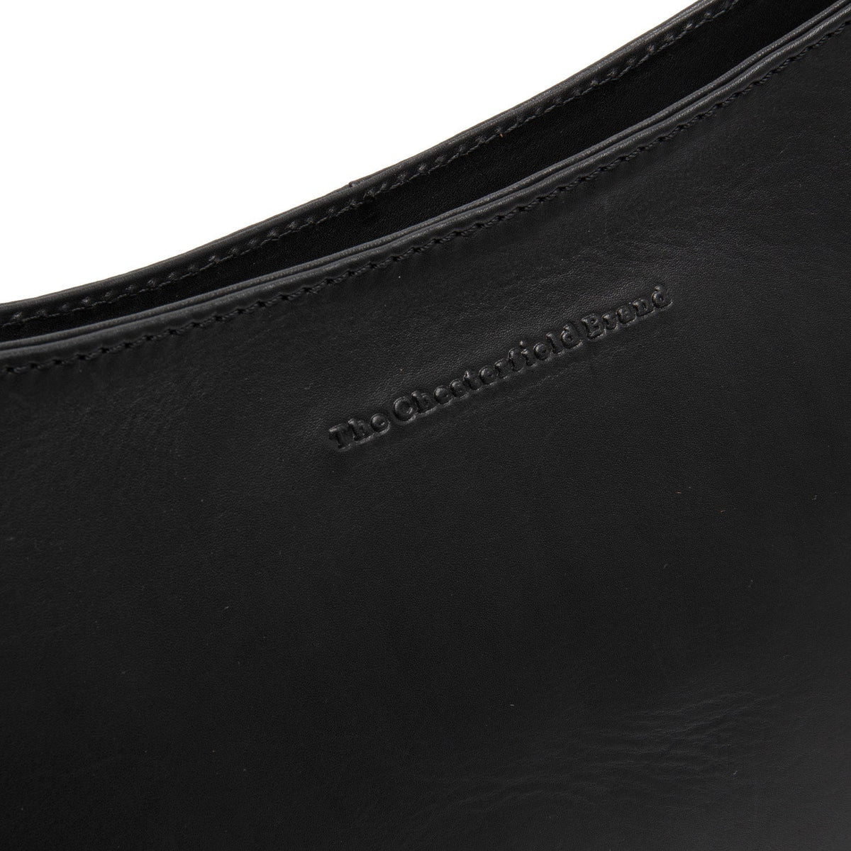 
Solid Antique Brass Hardware & Heavy-Duty Dual Zipper Detail on Valentano Кожаная сумка через плечо