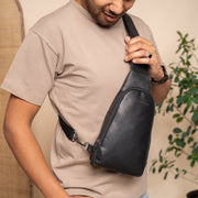 
Classic 100% Full-Grain leather Bag - Вид сзади с усиленными кожаными ремнями и прострочкой
