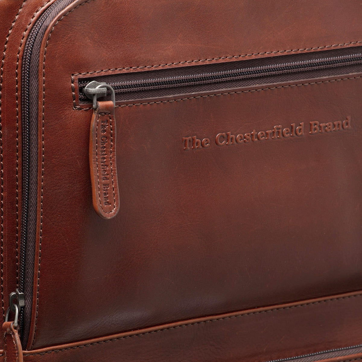 
Крупный план деталей of Classic Collar & Heavy-Duty Zipper Hardware on Leather Trolley San Marino для Женщин для Женщин