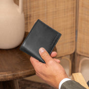 
Classic 100% Full-Grain leather Wallet - Вид сзади с усиленными кожаными ремнями и прострочкой
