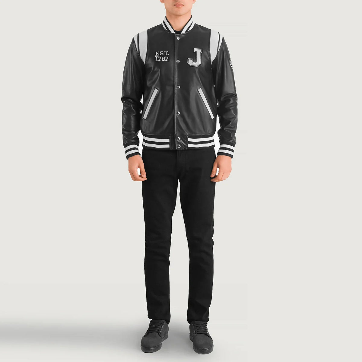 
Liberte New Jersey Черный Leather Varsity Кожаная куртка для Мужчин - Вид сбоку, демонстрирующий эргономичный крой рукава