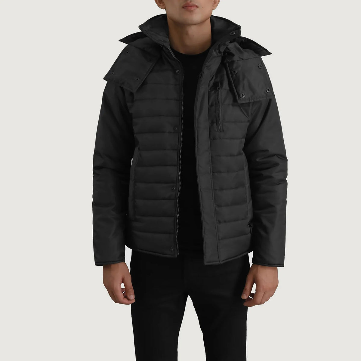 
Malcolm Черный Hooded Puffer Кожаная куртка для Мужчин в натуральной черной яловой коже - Вид спереди и приталенный силуэт | Купить в официальном онлайн-магазине