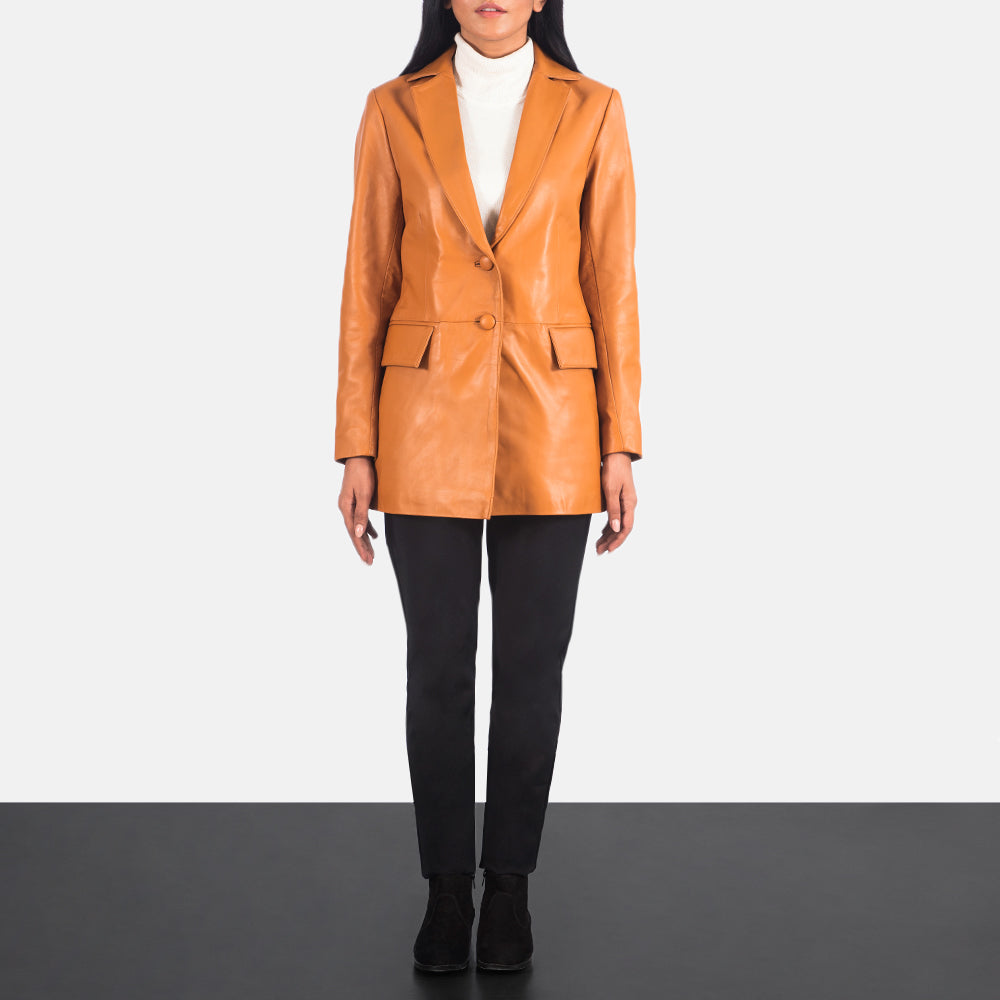 
Marilyn Tan Brown Leather Blazer - Вид сбоку, демонстрирующий эргономичный крой рукава