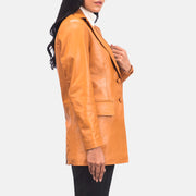 
Крупный план деталей of Notch & Leather Buttons Hardware on Marilyn Tan Brown Leather Blazer