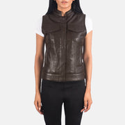 
Крупный план деталей of Band & Zipper with Button Flap Hardware on Rayne Moto Коричневый Кожаный жилет для Женщин
