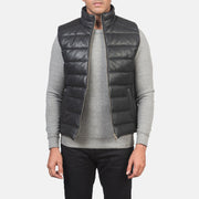 
Reeves Черный Leather Утепленный жилет для Мужчин in Black Sheepskin Leather - Вид спереди и приталенный силуэт | Купить в официальном онлайн-магазине