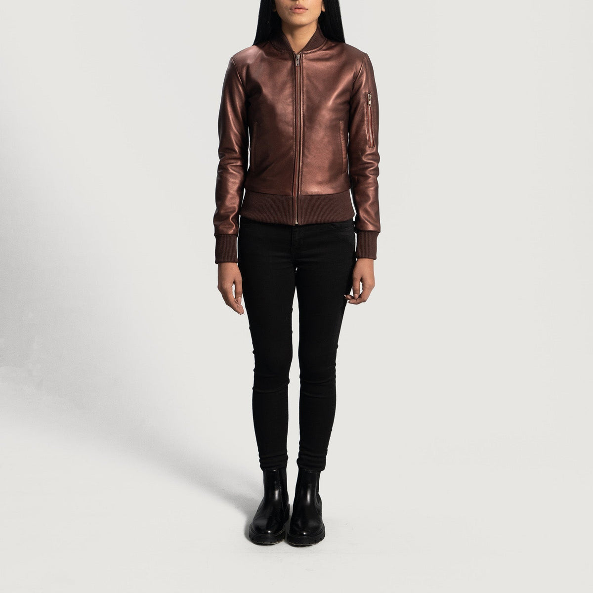 
Крупный план деталей of Varsity & Zipper Hardware on Reida Бордовый Кожаный бомбер для Женщин