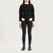 
Sasha A1 Black Suede Bomber Jacket - Вид сбоку, демонстрирующий эргономичный крой рукава