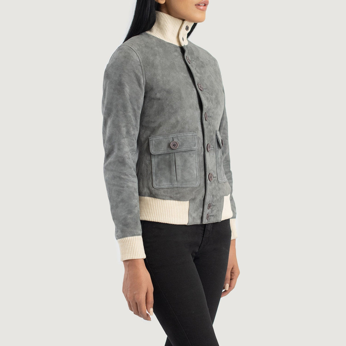 
Как выглядит на человеке:  Sasha A1 Black Suede Bomber Jacket на модели — естественные складки при дневном свете