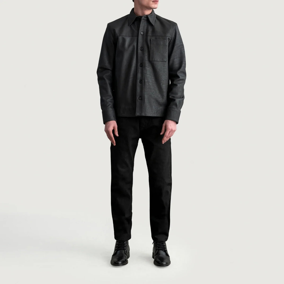 
Крупный план деталей of Shirt & Buttons Hardware on Scout Tumbled Черный Leather Shirt для Мужчин