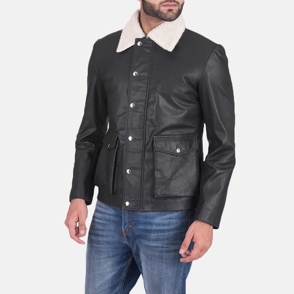 
Snow Cole Черный Кожаная куртка для Мужчин in Black Goatskin Leather - Вид спереди и приталенный силуэт | Купить в официальном онлайн-магазине