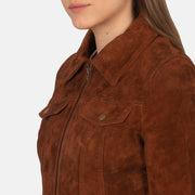 
Suzy Brown Suede Trucker Jacket - Вид сбоку, демонстрирующий эргономичный крой рукава