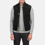 
Tony Черный Suede Vest для Мужчин in Black Goatskin Suede - Вид спереди и приталенный силуэт | Купить в официальном онлайн-магазине
