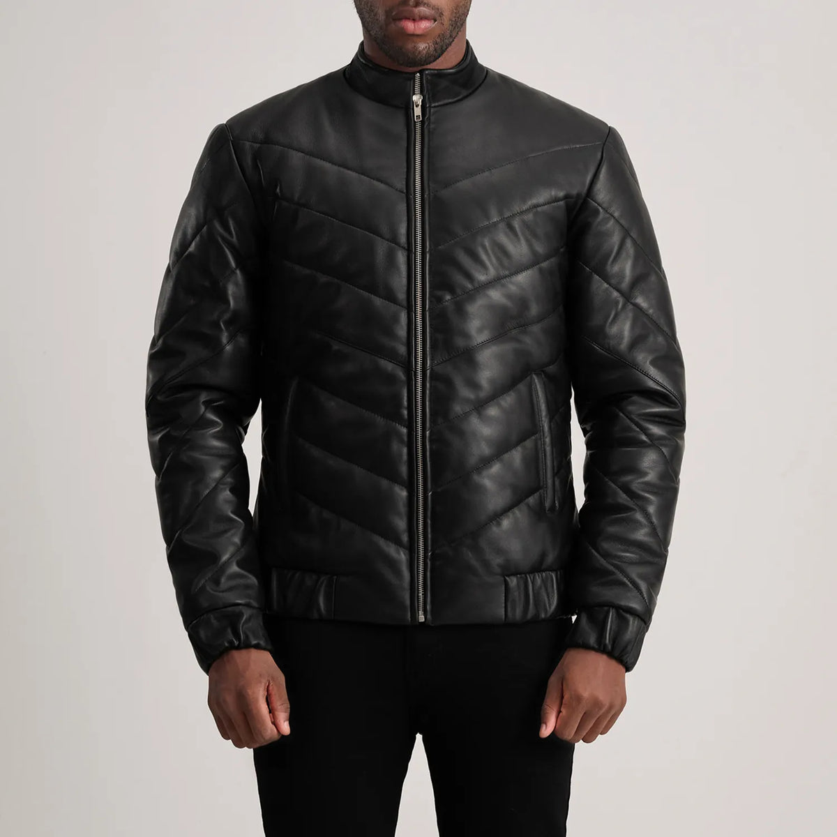
Крупный план деталей of Classic Collar & Zipper Hardware on Travis Black Leather Puffer Jacket
