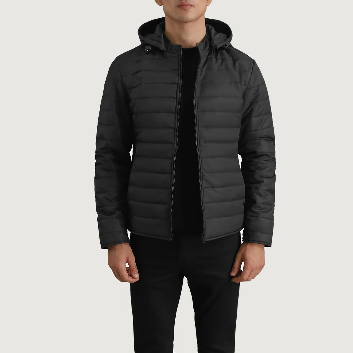 
Tyler Черный Hooded Puffer Кожаная куртка для Мужчин в натуральной черной яловой коже - Вид спереди и приталенный силуэт | Купить в официальном онлайн-магазине