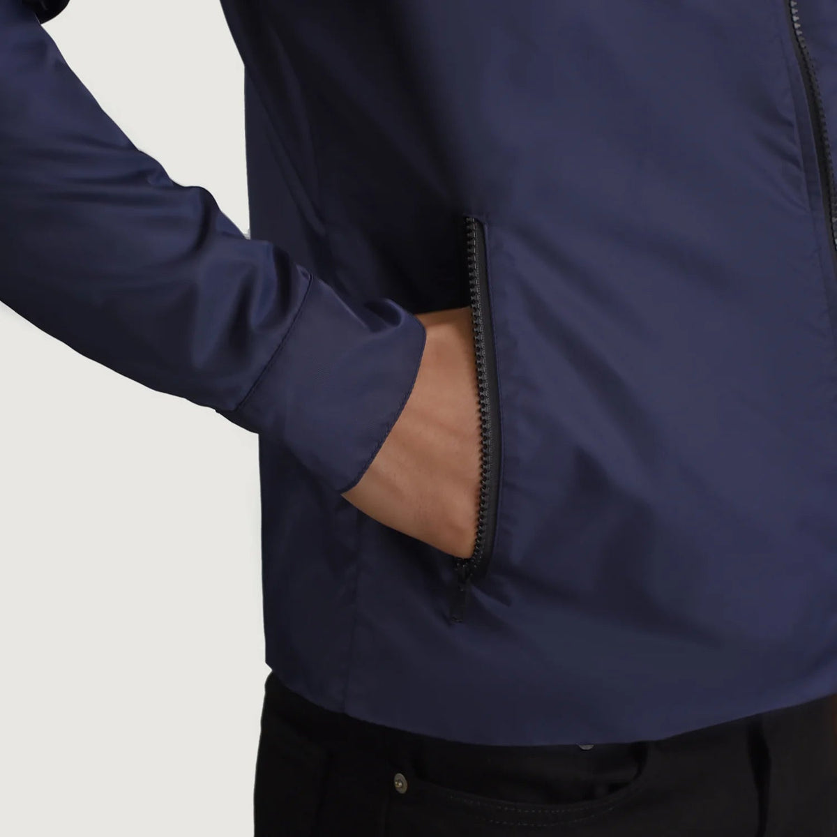 
Вид подкладки Showing Quilted Viscose Lining & Два функциональных внутренних кармана