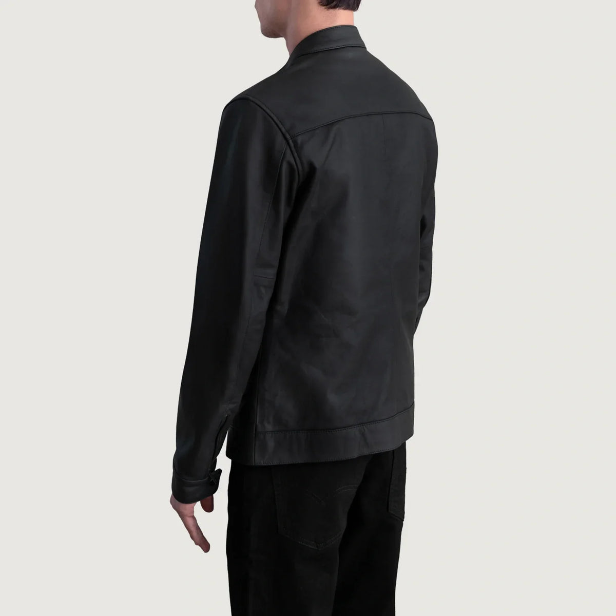 
Вид подкладки Showing Quilted Viscose Lining & Два функциональных внутренних кармана